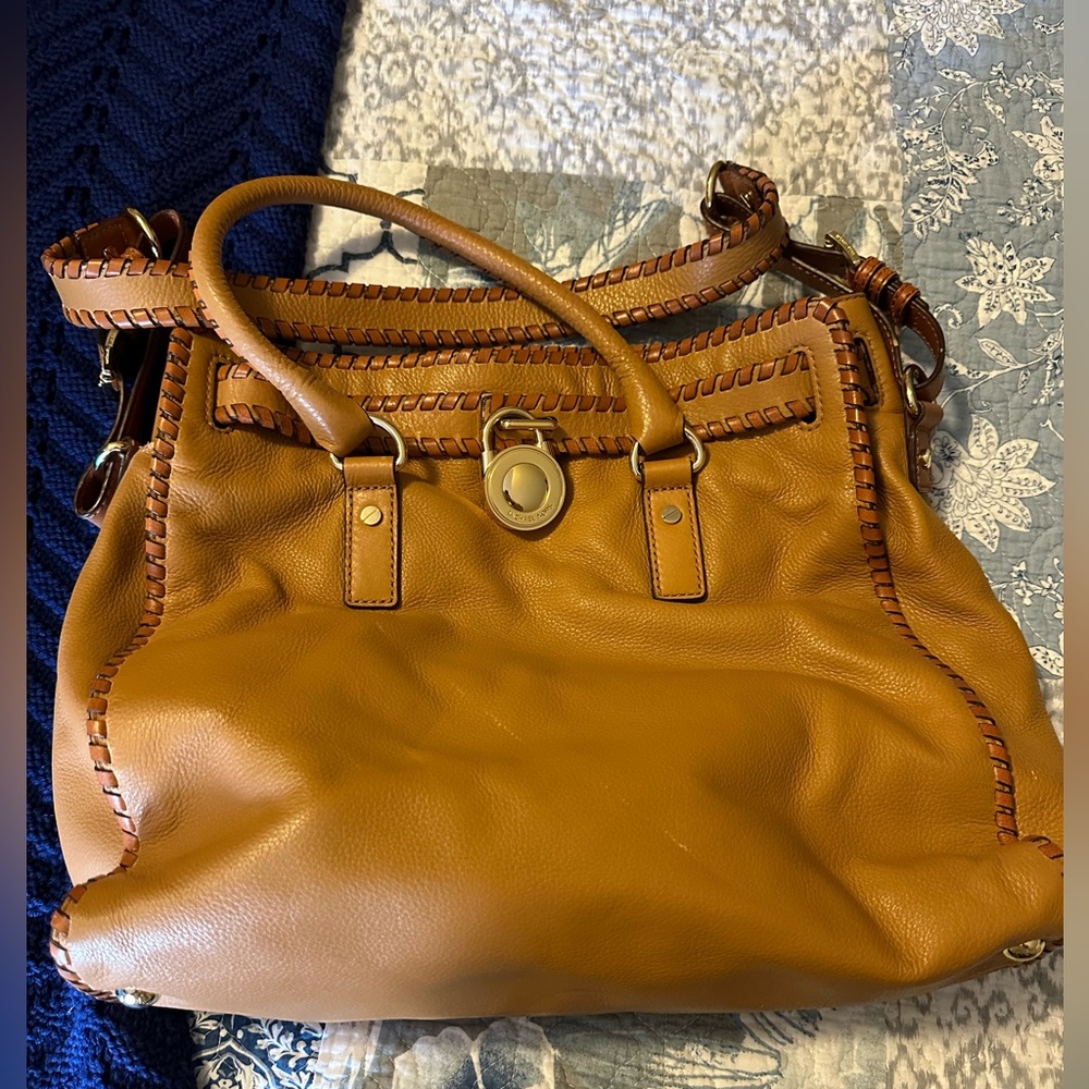 Michael Kors tan/brown leather purse. Excellent condition. Rarely used